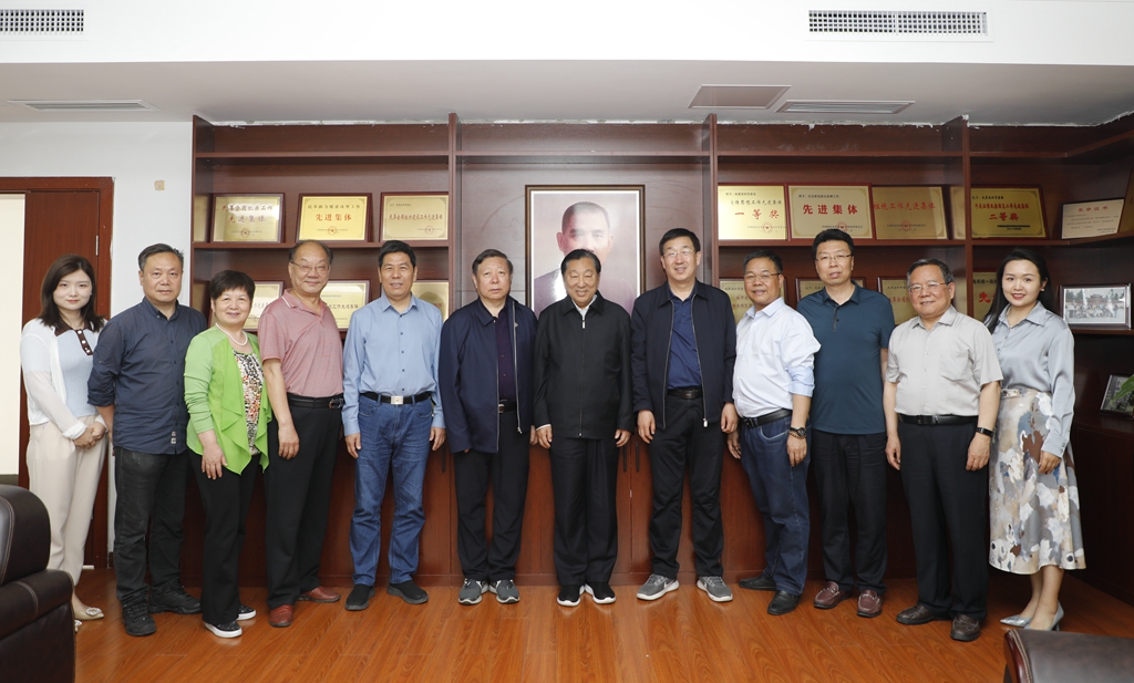 齐续春走访民革洛阳市委会机关